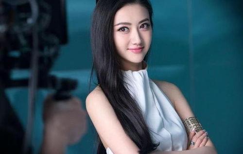明星网红塌房即兴评述,道德底线与网络舆论的双重拷问