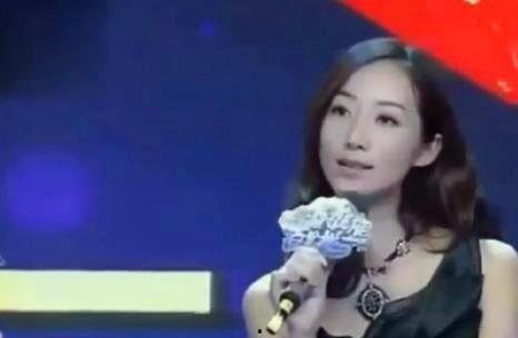 明星网红牵手视频拉着走