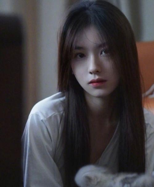 今日必吃的瓜mv女主角,揭开神秘面纱，演绎青春风采
