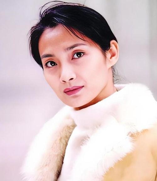 50左右的女明星网红,50岁女明星网红风采依旧