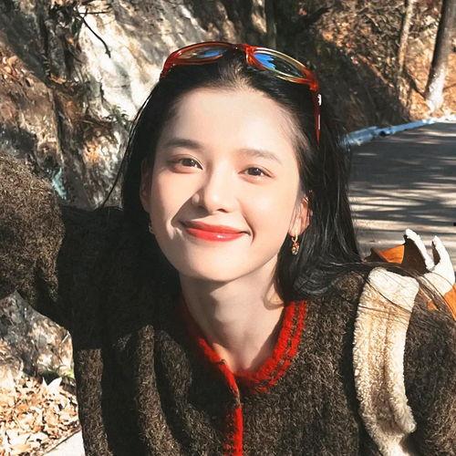明星网红拍照复古头像女,明星网红的时尚拍照头像解析