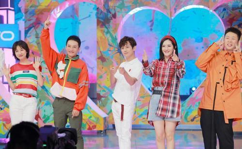 近距离接触明星网红,揭秘明星网红近距离接触背后的故事