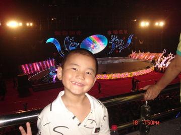 近距离接触明星网红,揭秘明星网红近距离接触背后的故事