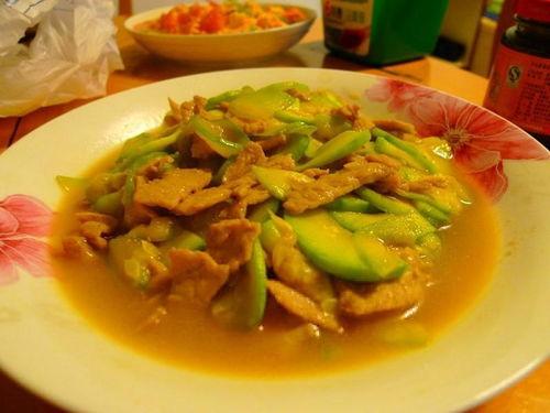 今日晚餐茭瓜炒肉