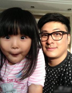 明星网红小孩合影视频,网红小孩合影视频背后的温馨瞬间