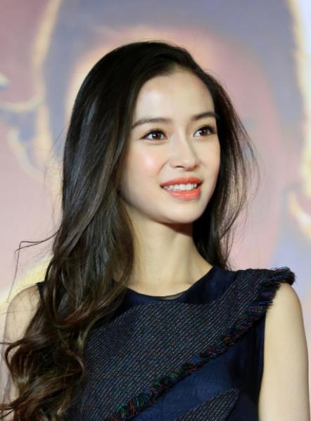 明星网红背心照片女,明星同款背心，时尚女生的夏日必备单品